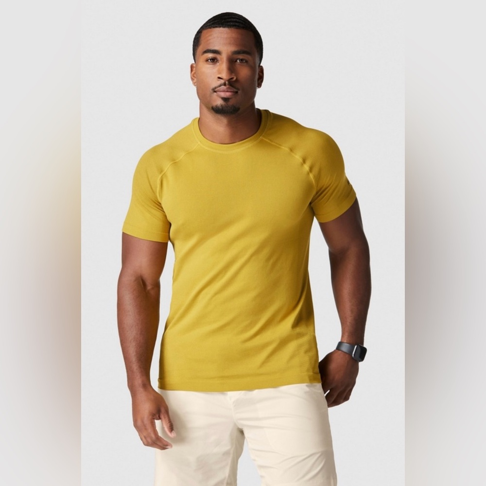Men’s Fabletics The Training Day Yellow Short Sleeve Tee Size L